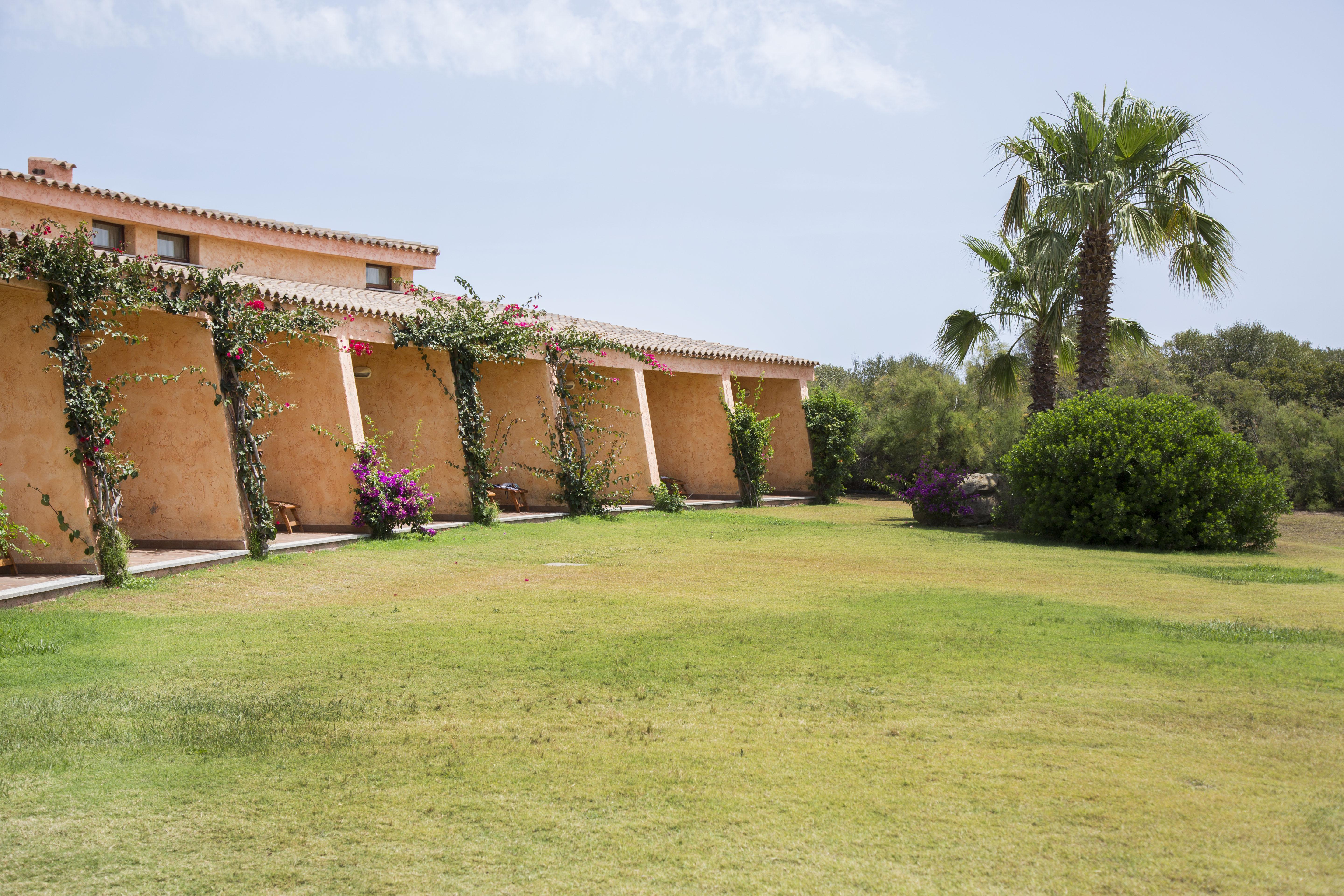 Sant'Elmo Beach Hotel Castiadas Exteriör bild