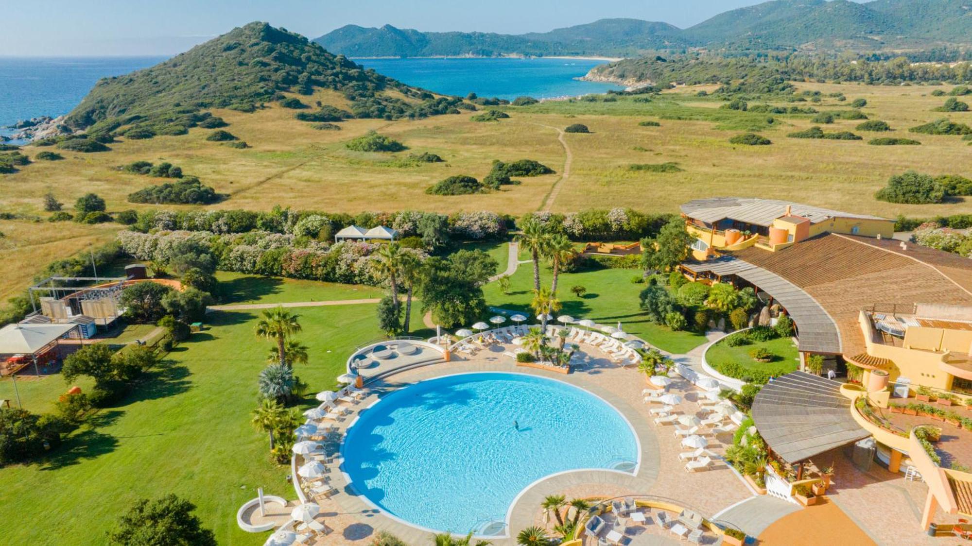 Sant'Elmo Beach Hotel Castiadas Exteriör bild