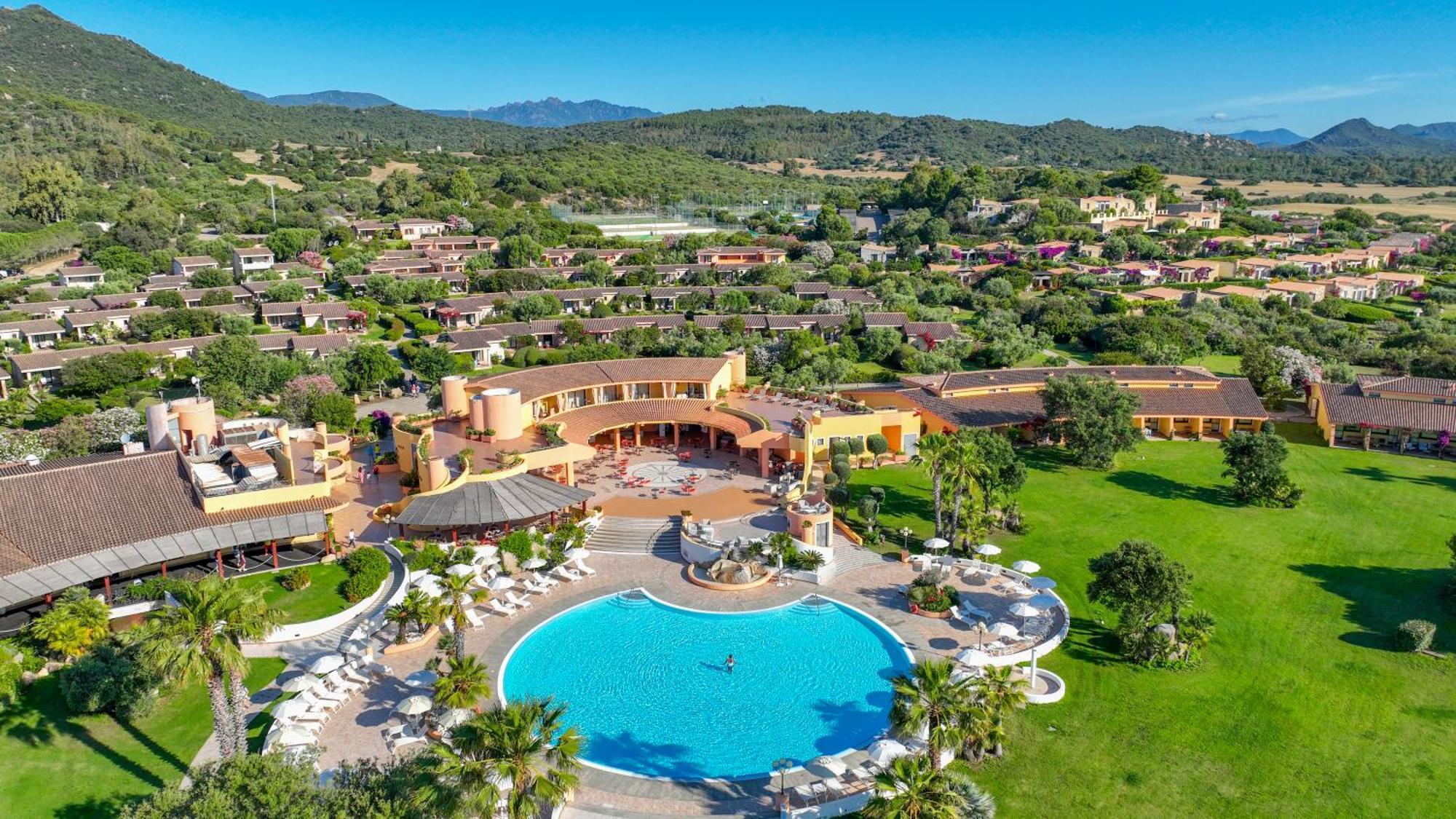 Sant'Elmo Beach Hotel Castiadas Exteriör bild