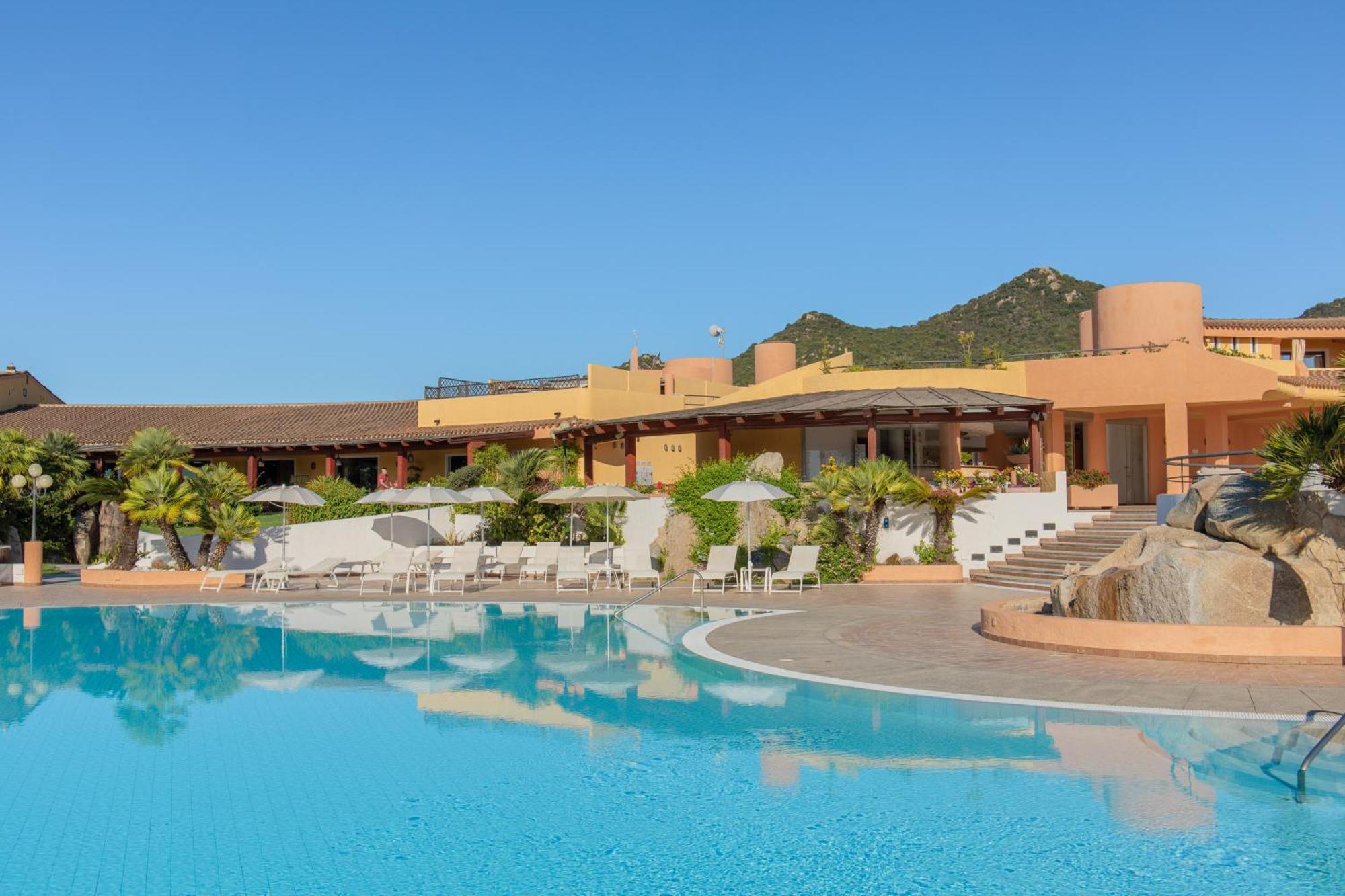 Sant'Elmo Beach Hotel Castiadas Exteriör bild