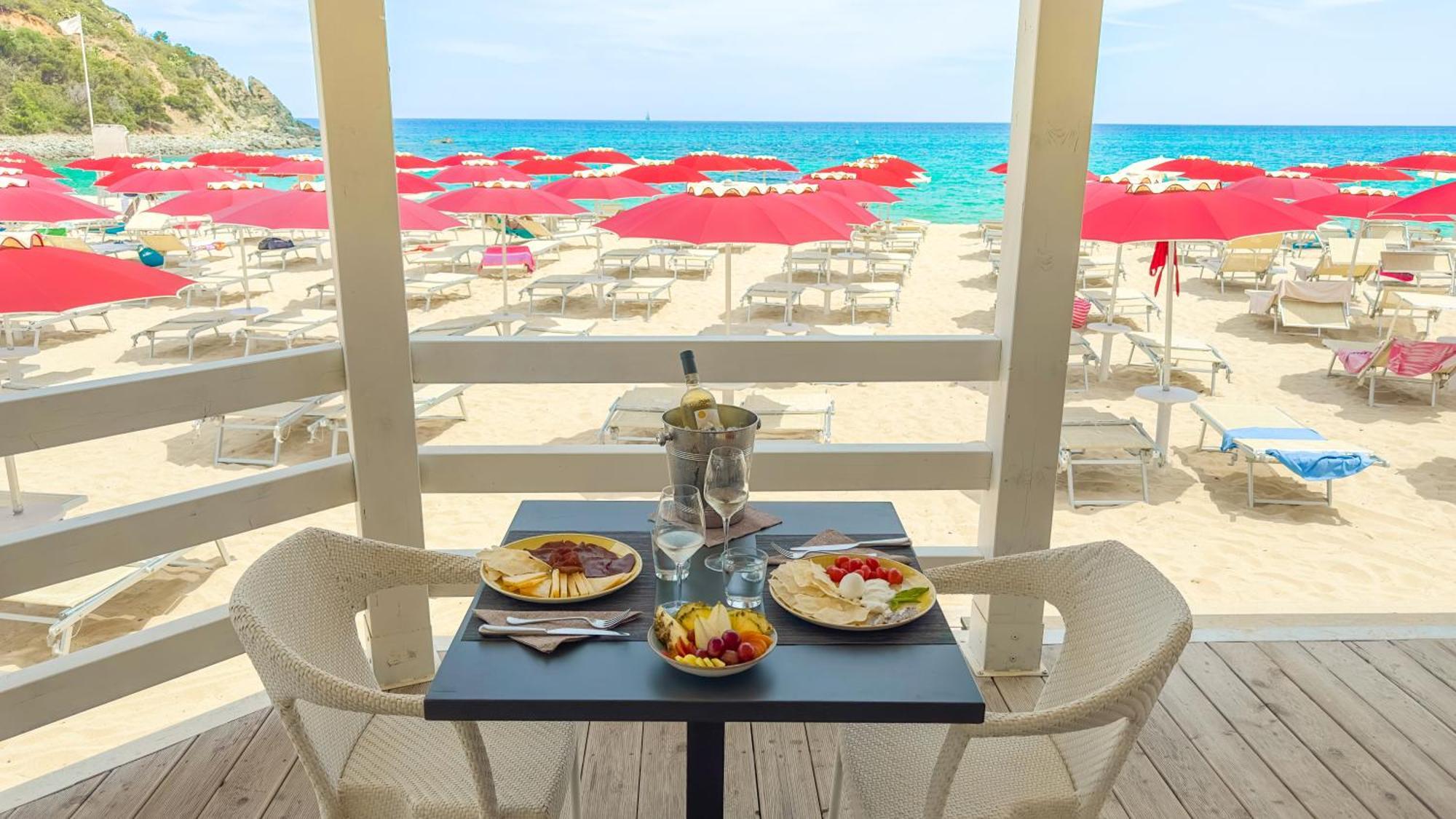 Sant'Elmo Beach Hotel Castiadas Exteriör bild