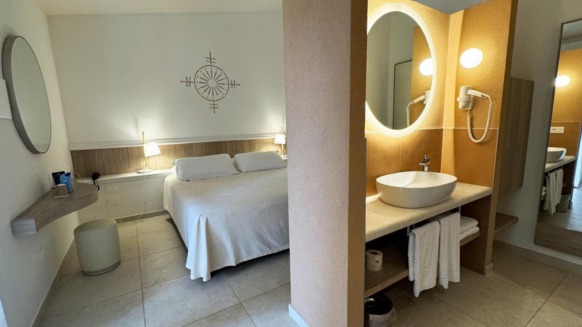 Sant'Elmo Beach Hotel Castiadas Rum bild