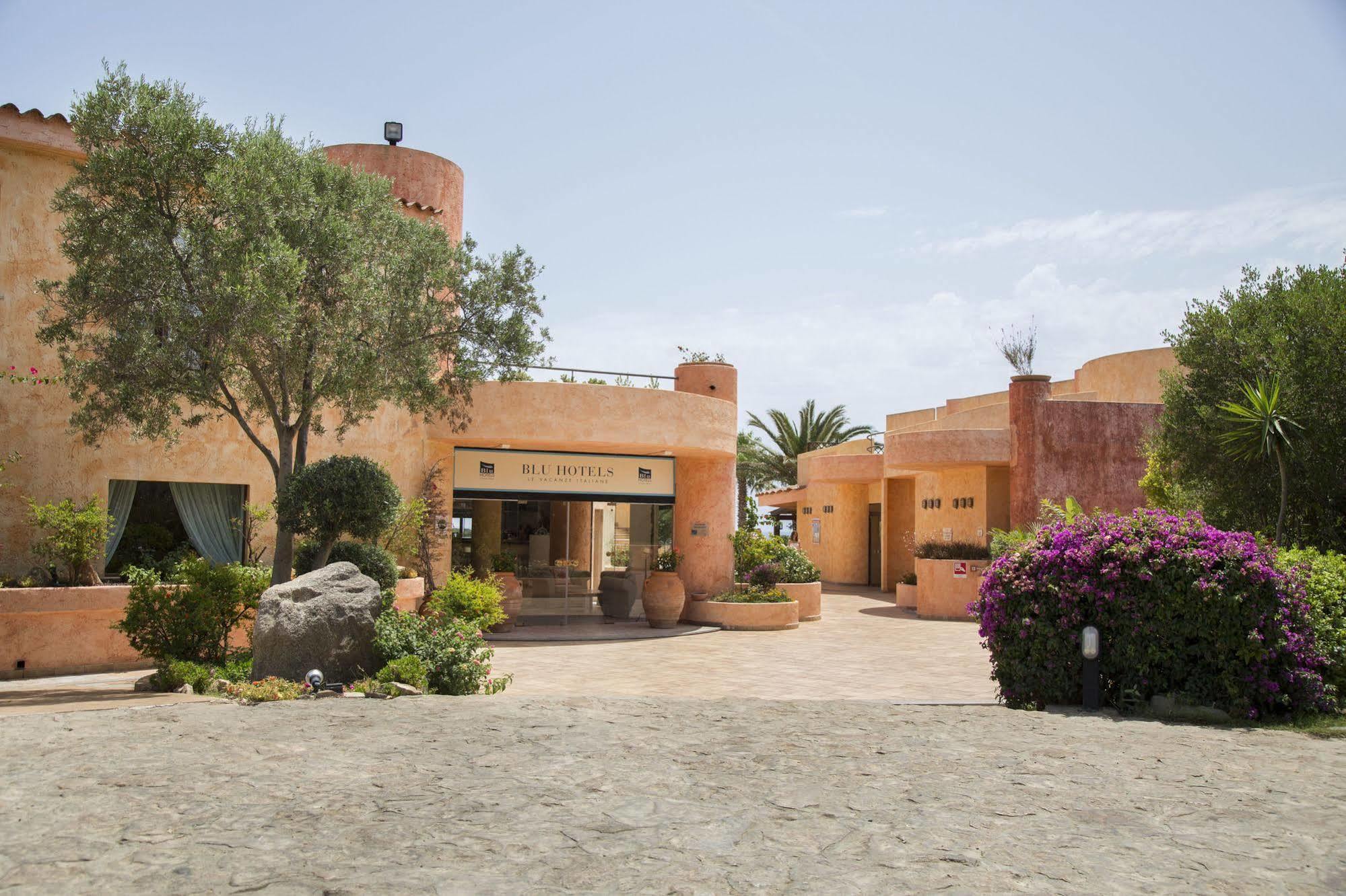 Sant'Elmo Beach Hotel Castiadas Exteriör bild