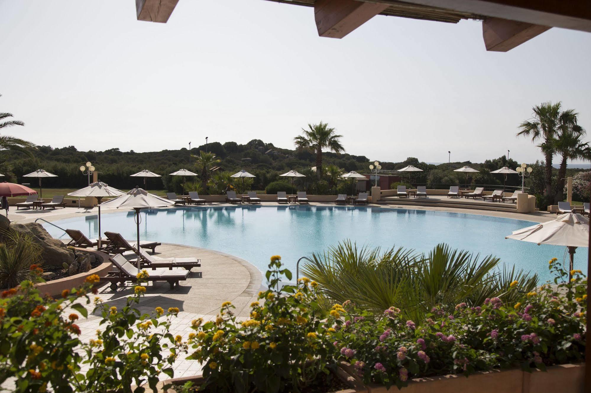 Sant'Elmo Beach Hotel Castiadas Exteriör bild