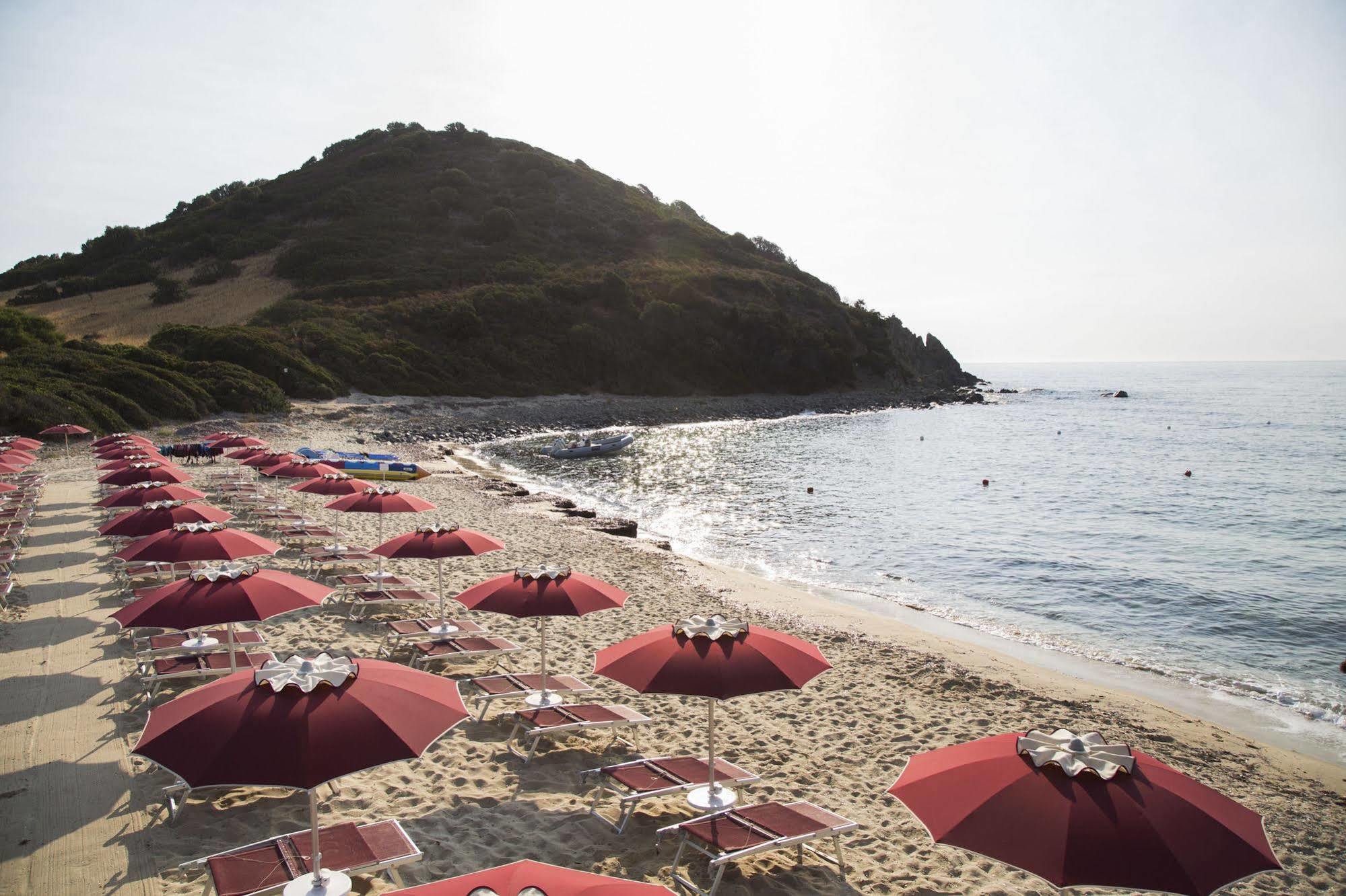 Sant'Elmo Beach Hotel Castiadas Exteriör bild